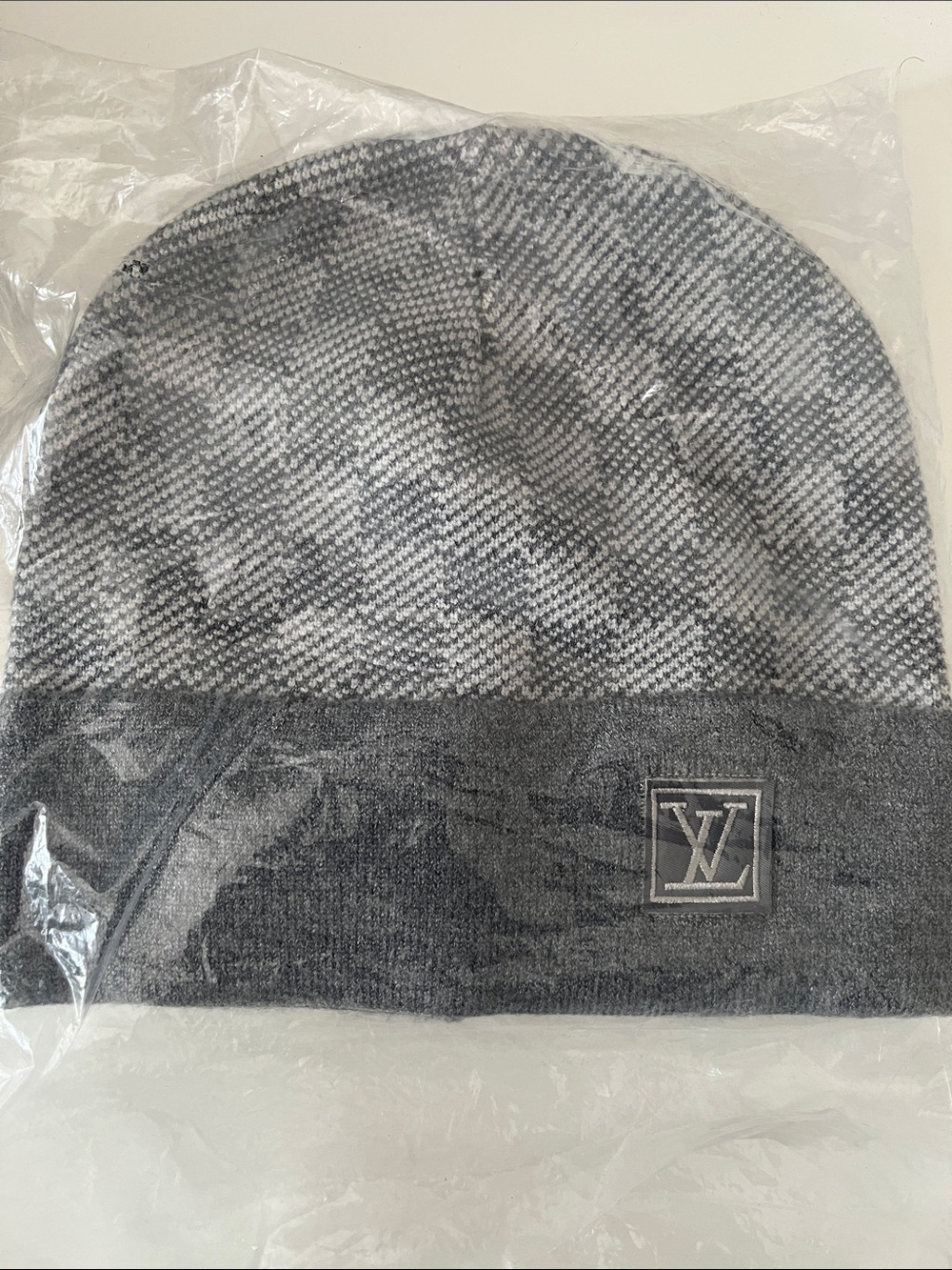 Louis Vuitton Néo Petit Damier Beanie Plaid Wool Beanie in Gray & Black